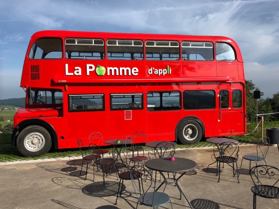 Image Arrivée de notre bus-restaurant "La Pomme d'appli"